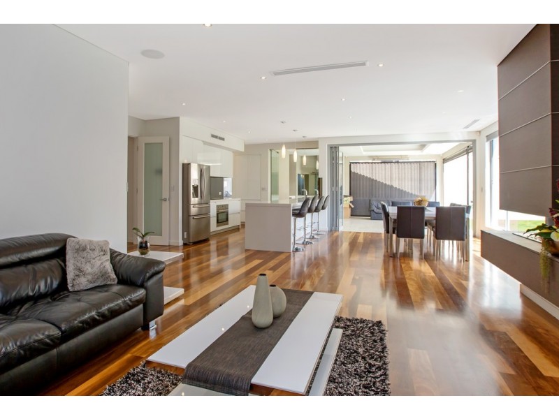 53 Williams Road, Melville WA 6156