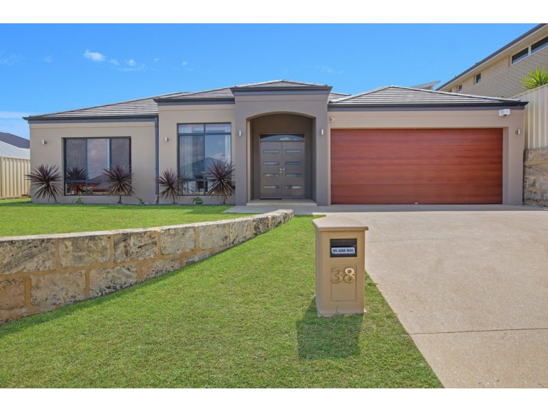38 Bayview Terrace, Yangebup WA 6164