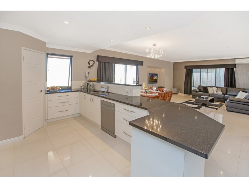 38 Bayview Terrace, Yangebup WA 6164