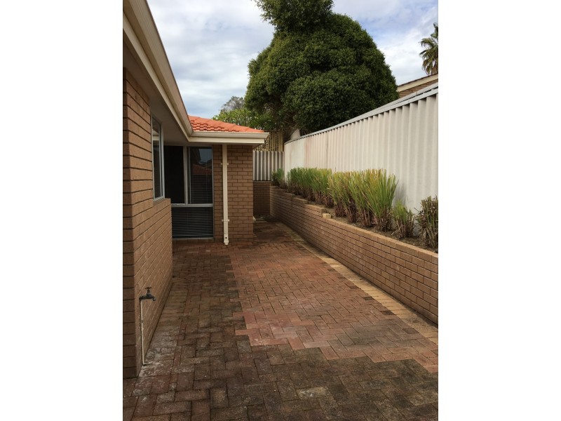 13/6-8 Pinewood Avenue, Kardinya WA 6163