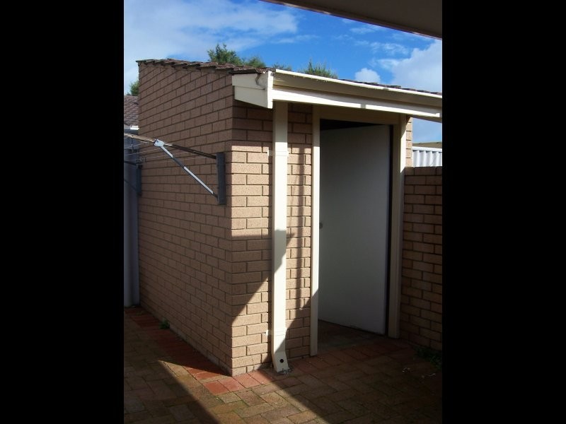 13/6-8 Pinewood Avenue, Kardinya WA 6163