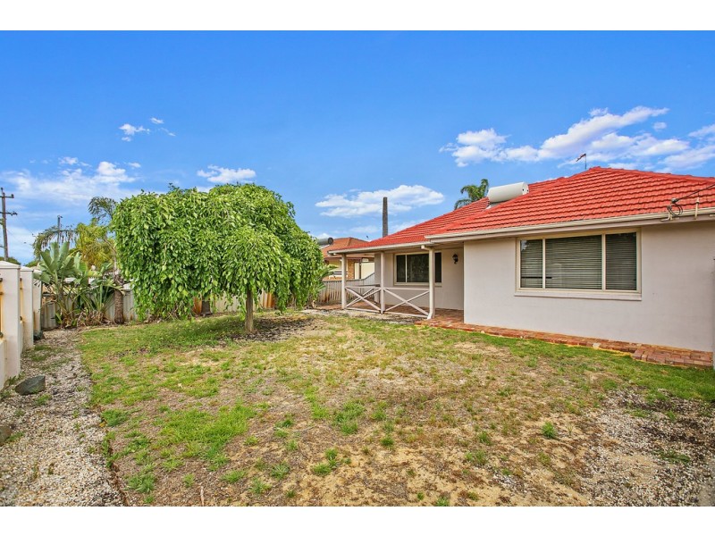 213 Wharf Street, Queens Park WA 6107