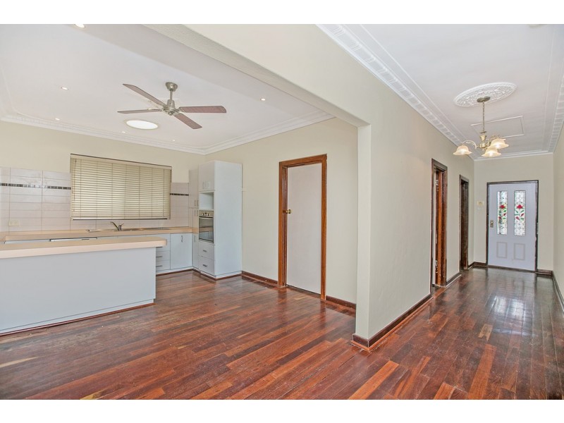 213 Wharf Street, Queens Park WA 6107