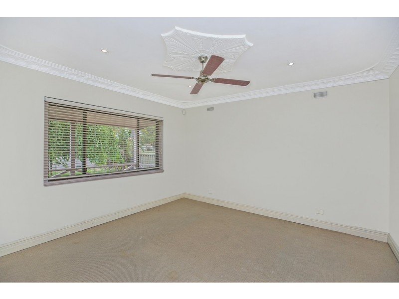 213 Wharf Street, Queens Park WA 6107