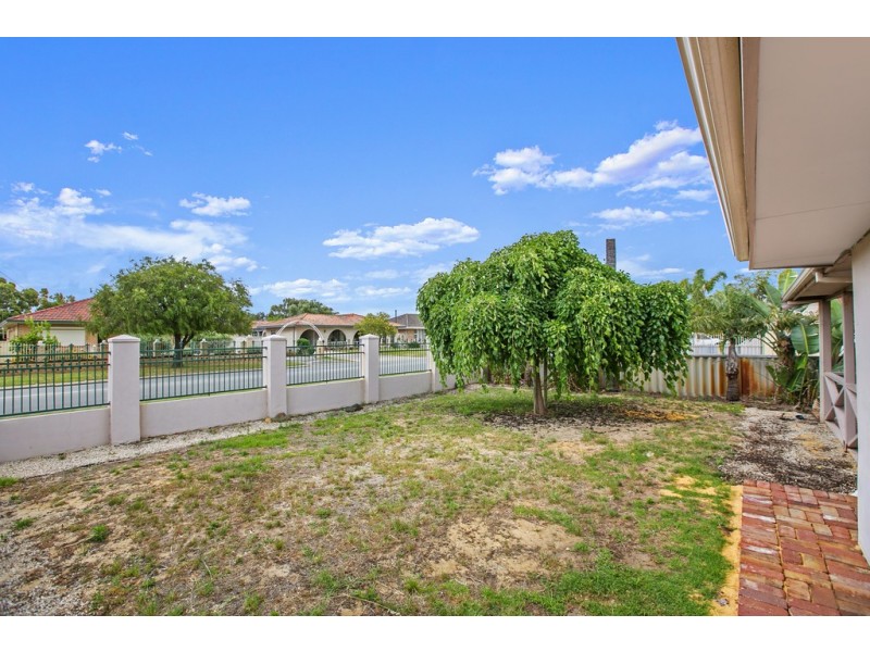 213 Wharf Street, Queens Park WA 6107