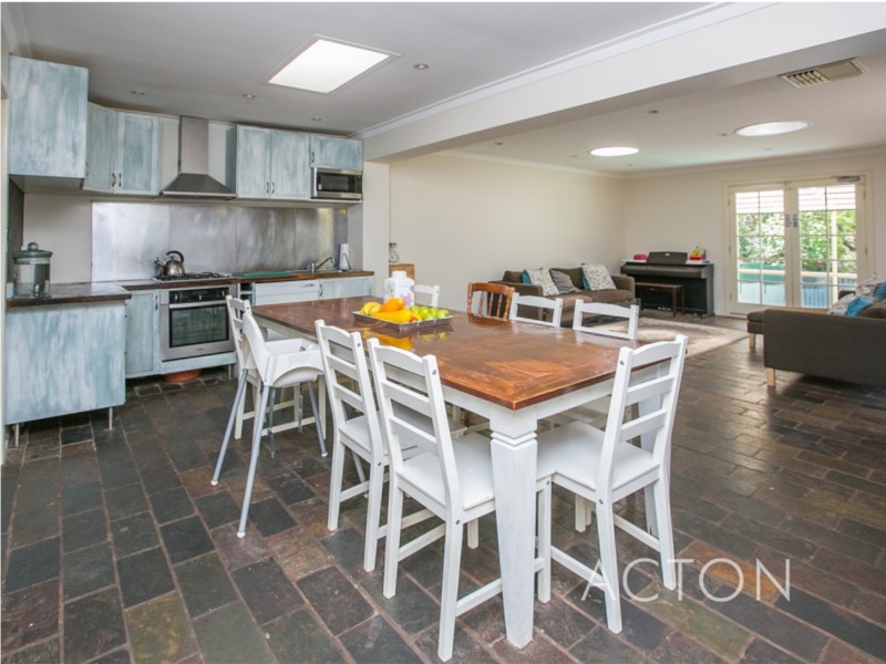 15 Hibbertia Crescent, Riverton WA 6148