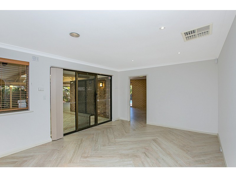 8 Hatfield Way, Booragoon WA 6154