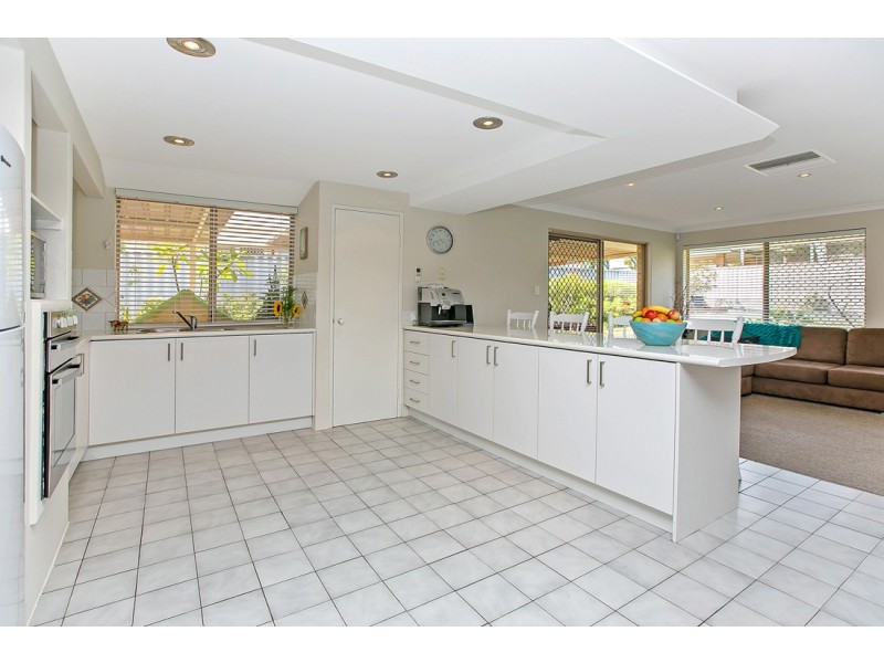 14 Michigan Heights, Success WA 6164