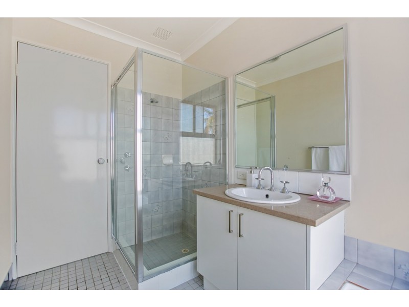 14 Michigan Heights, Success WA 6164