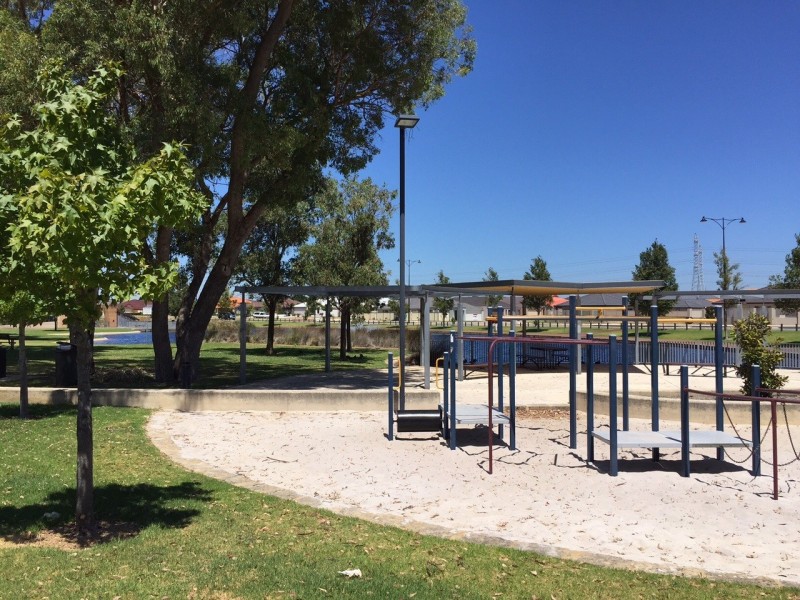 14 Michigan Heights, Success WA 6164