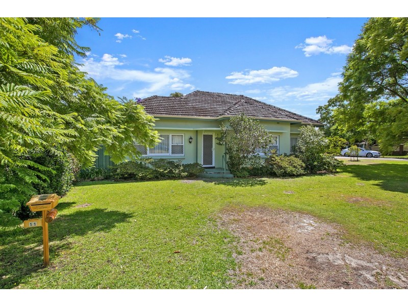 11 Doney Street, Alfred Cove WA 6154