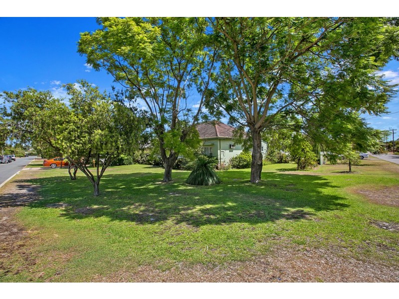 11 Doney Street, Alfred Cove WA 6154