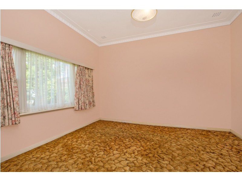 11 Doney Street, Alfred Cove WA 6154
