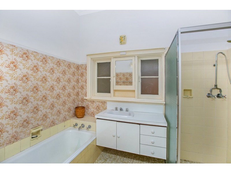 11 Doney Street, Alfred Cove WA 6154