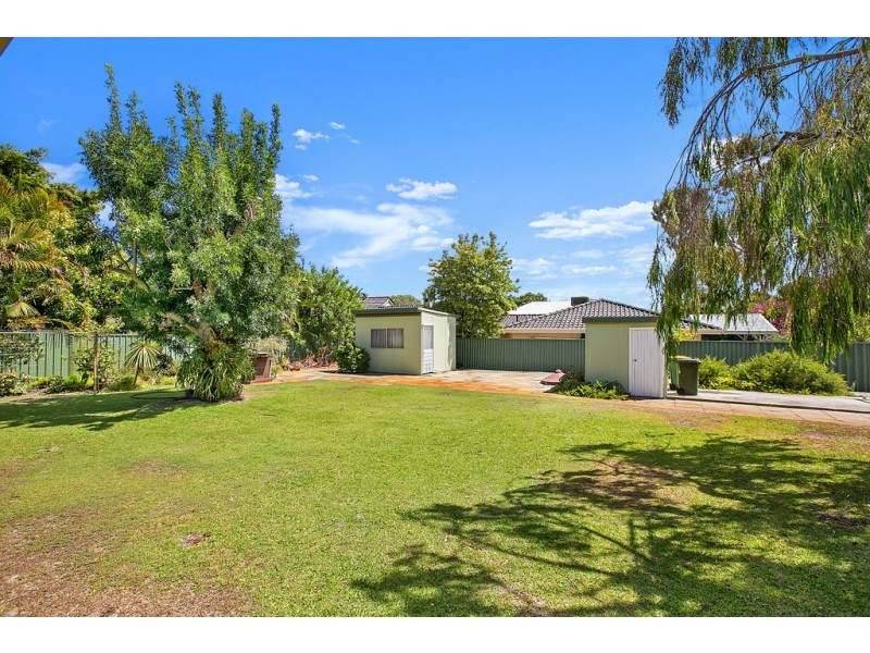 11 Doney Street, Alfred Cove WA 6154