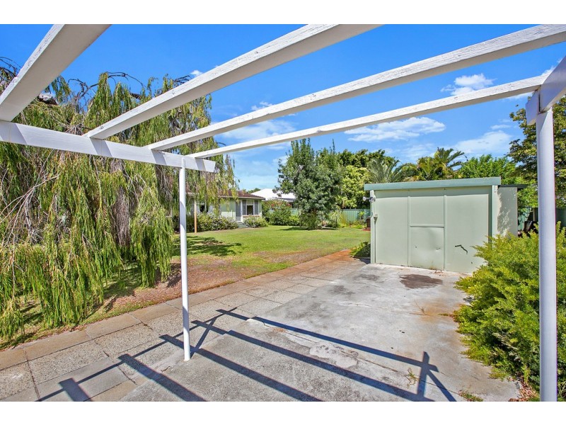 11 Doney Street, Alfred Cove WA 6154