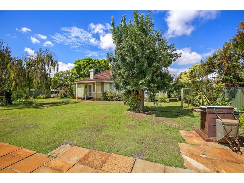 11 Doney Street, Alfred Cove WA 6154