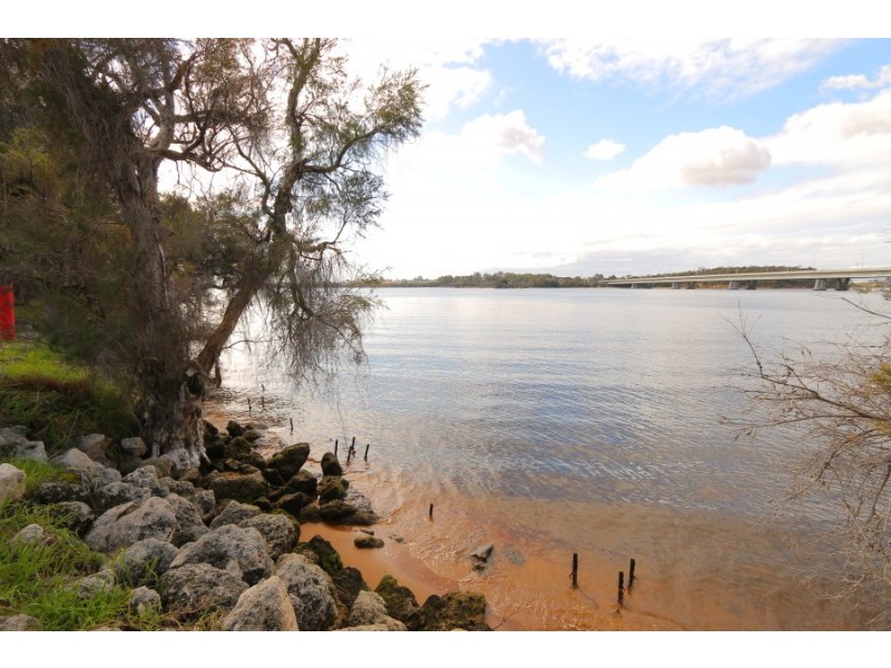 217 The Esplanade, Mount Pleasant WA 6153