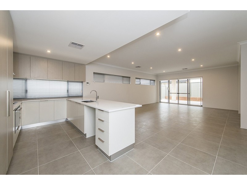 21 Darling Chase, Wandi WA 6167