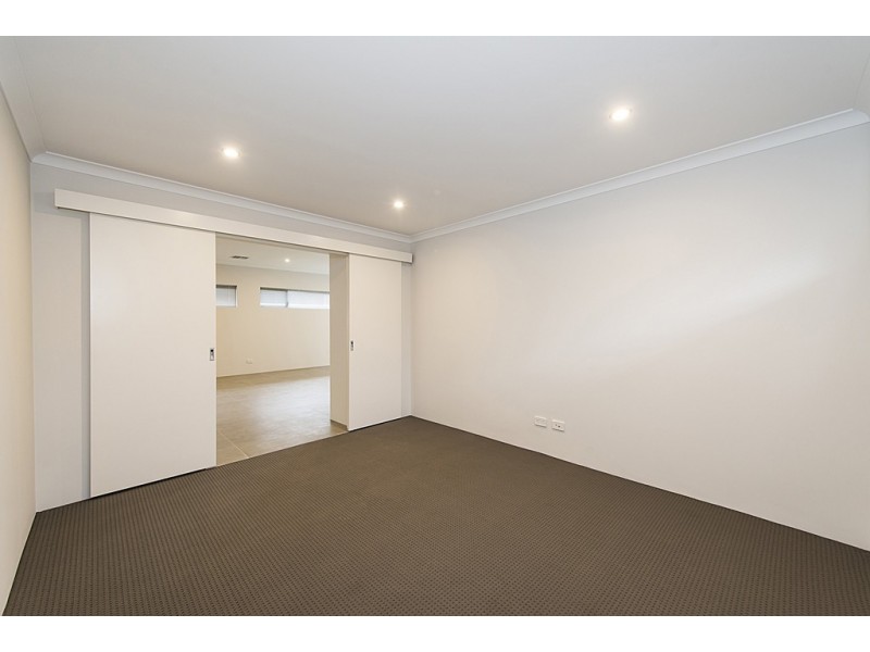 21 Darling Chase, Wandi WA 6167