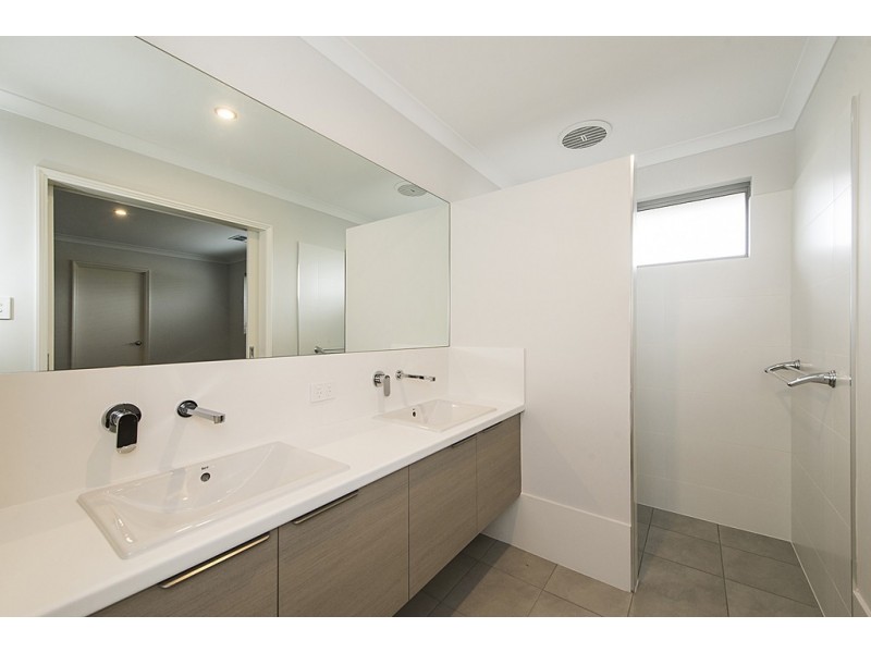 21 Darling Chase, Wandi WA 6167