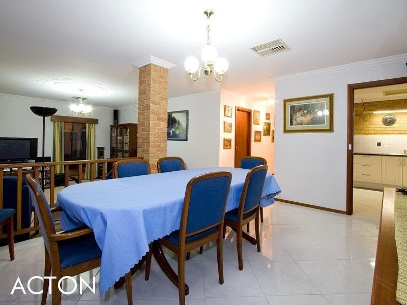 15 Dickenson Way, Booragoon WA 6154