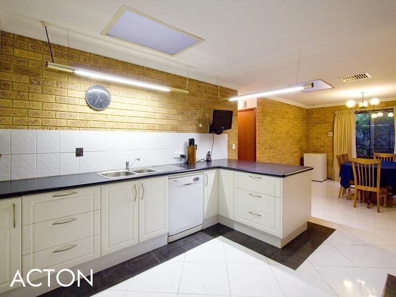 15 Dickenson Way, Booragoon WA 6154