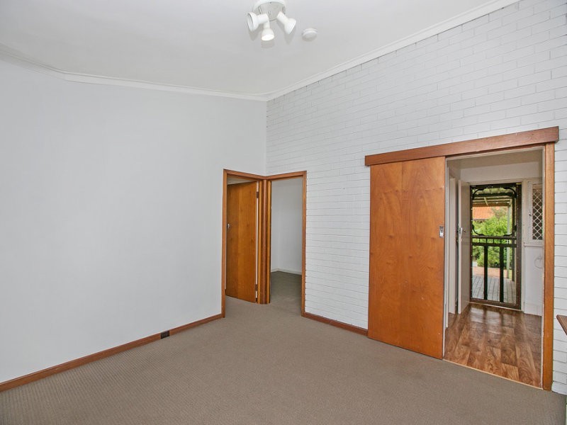 6 Ratcliffe Road, Booragoon WA 6154