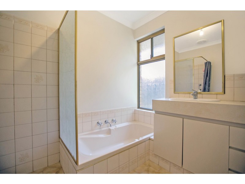 217 Wharf Street, Queens Park WA 6107