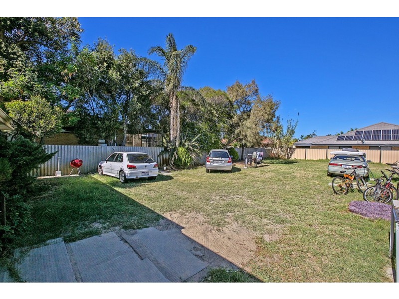217 Wharf Street, Queens Park WA 6107