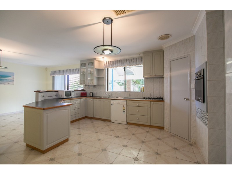 30 Hadley Gardens, Kardinya WA 6163
