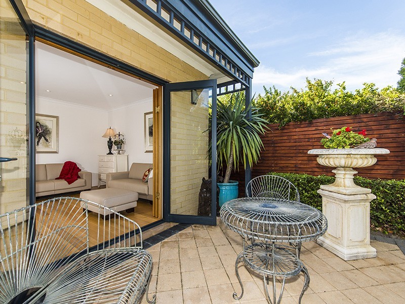 11 Cantray Ave, Applecross WA 6153