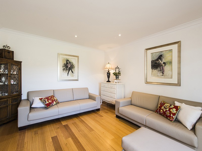 11 Cantray Ave, Applecross WA 6153