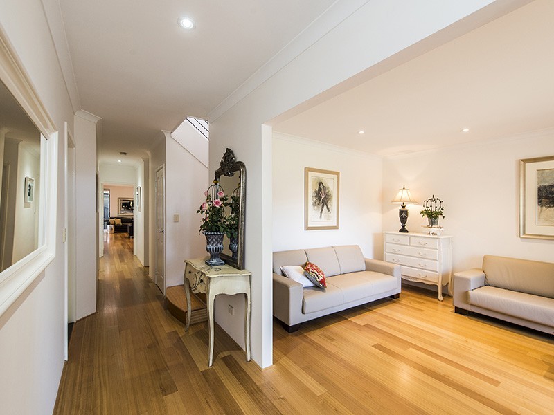 11 Cantray Ave, Applecross WA 6153