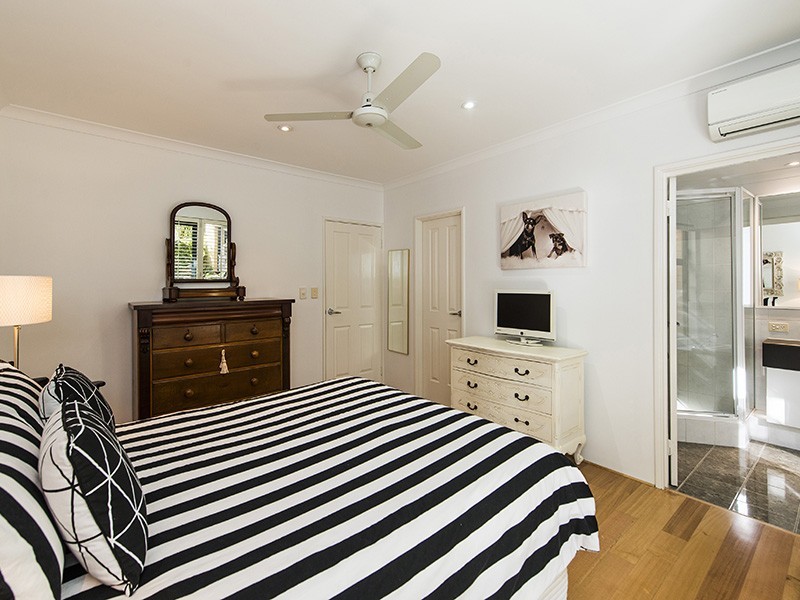 11 Cantray Ave, Applecross WA 6153