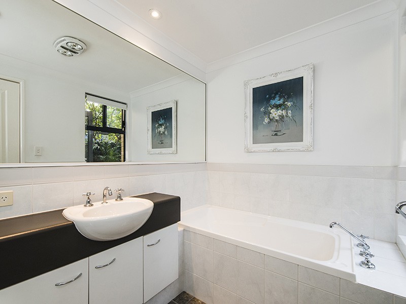 11 Cantray Ave, Applecross WA 6153