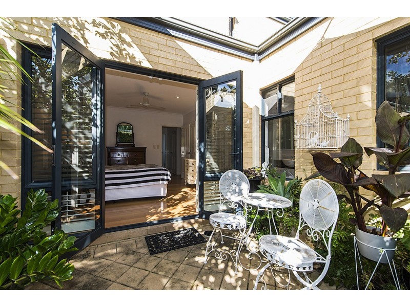 11 Cantray Ave, Applecross WA 6153