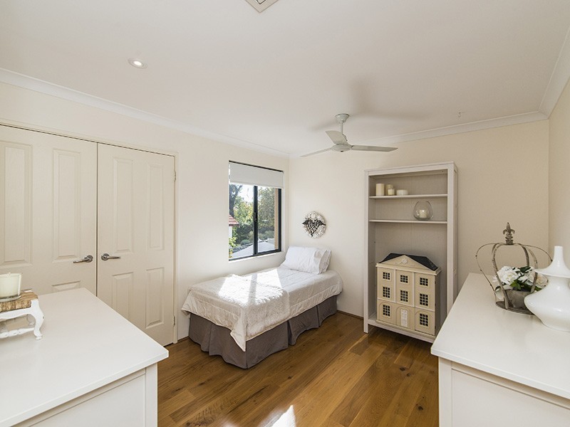 11 Cantray Ave, Applecross WA 6153