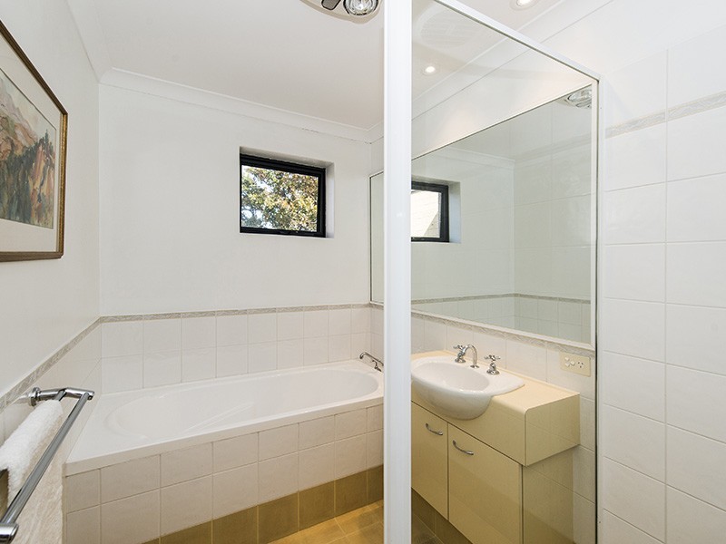 11 Cantray Ave, Applecross WA 6153