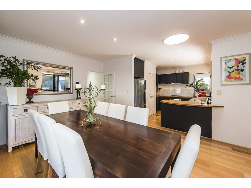 11 Cantray Ave, Applecross WA 6153