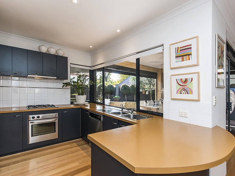 11 Cantray Ave, Applecross WA 6153