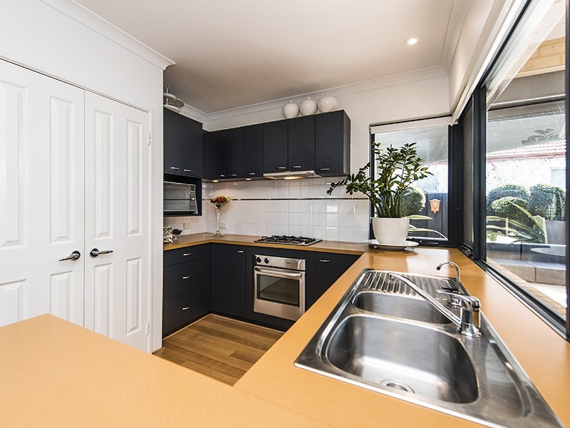 11 Cantray Ave, Applecross WA 6153