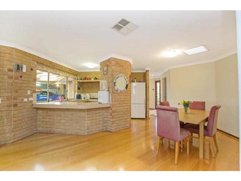 8 Bottlebrush Drive, Thornlie WA 6108