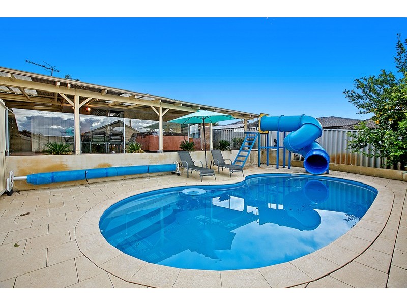 8 Bottlebrush Drive, Thornlie WA 6108