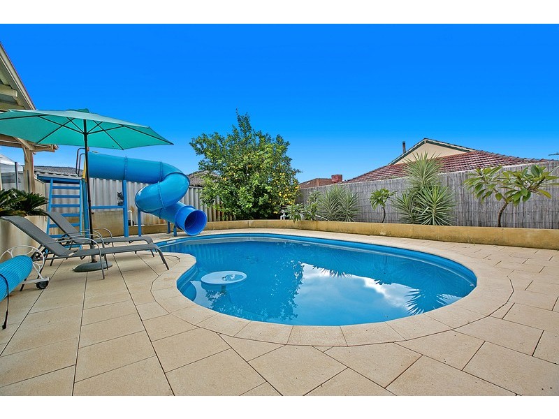 8 Bottlebrush Drive, Thornlie WA 6108