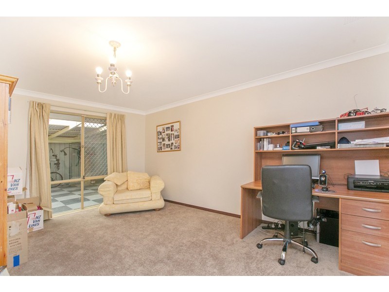 8 Bottlebrush Drive, Thornlie WA 6108