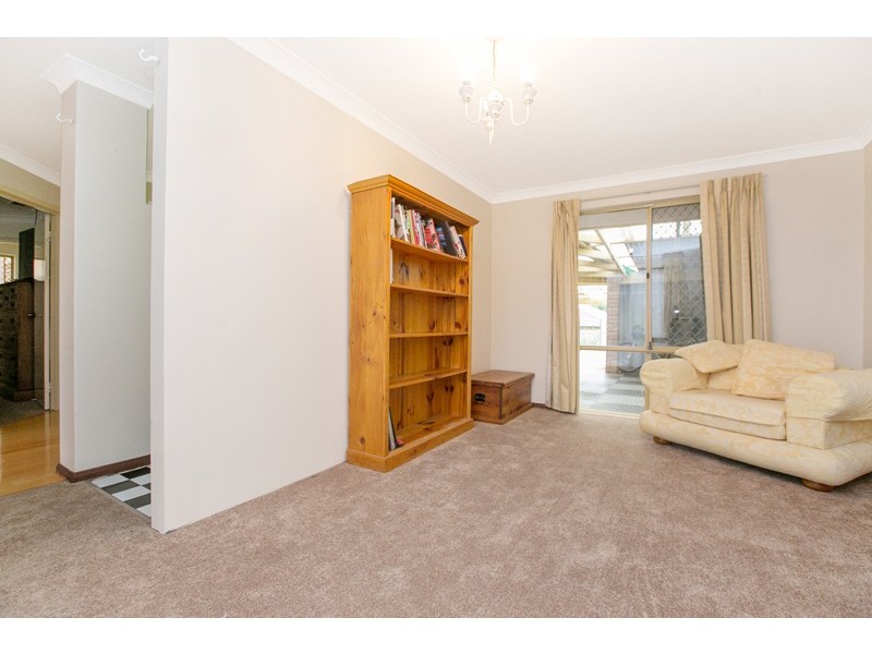 8 Bottlebrush Drive, Thornlie WA 6108