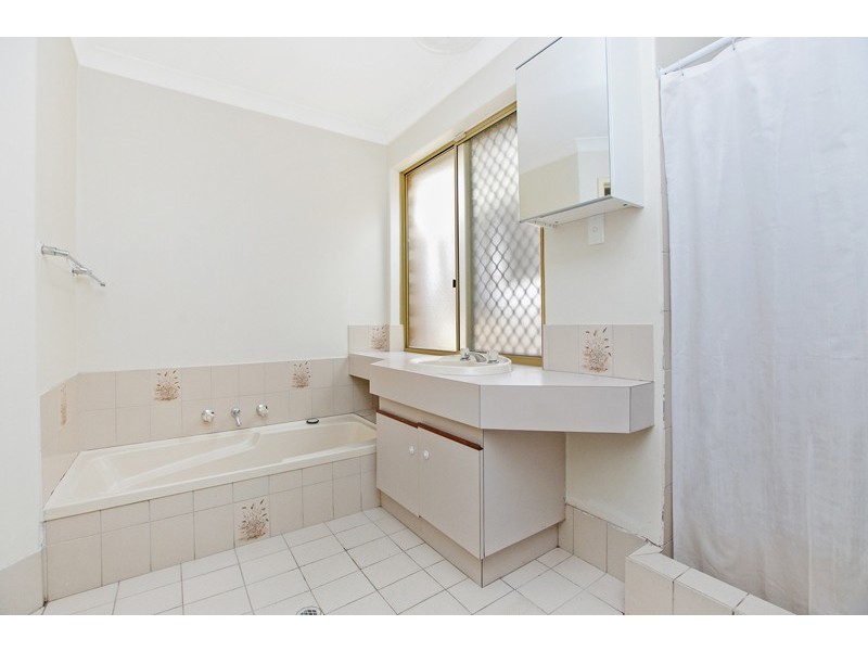 8 Bottlebrush Drive, Thornlie WA 6108