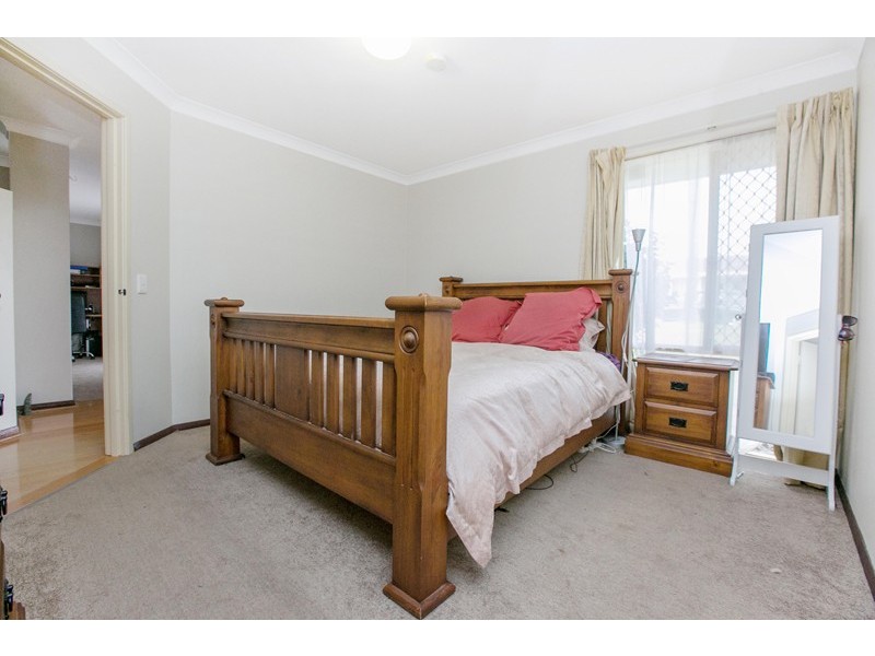 8 Bottlebrush Drive, Thornlie WA 6108
