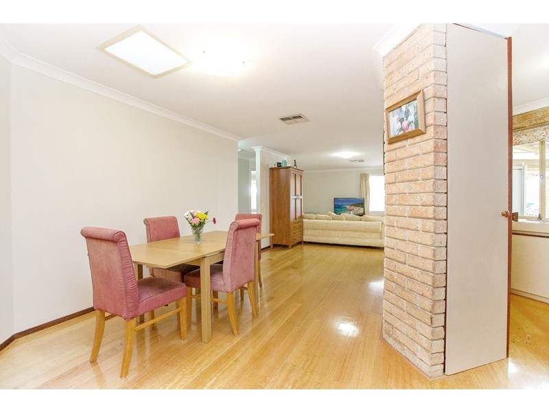 8 Bottlebrush Drive, Thornlie WA 6108